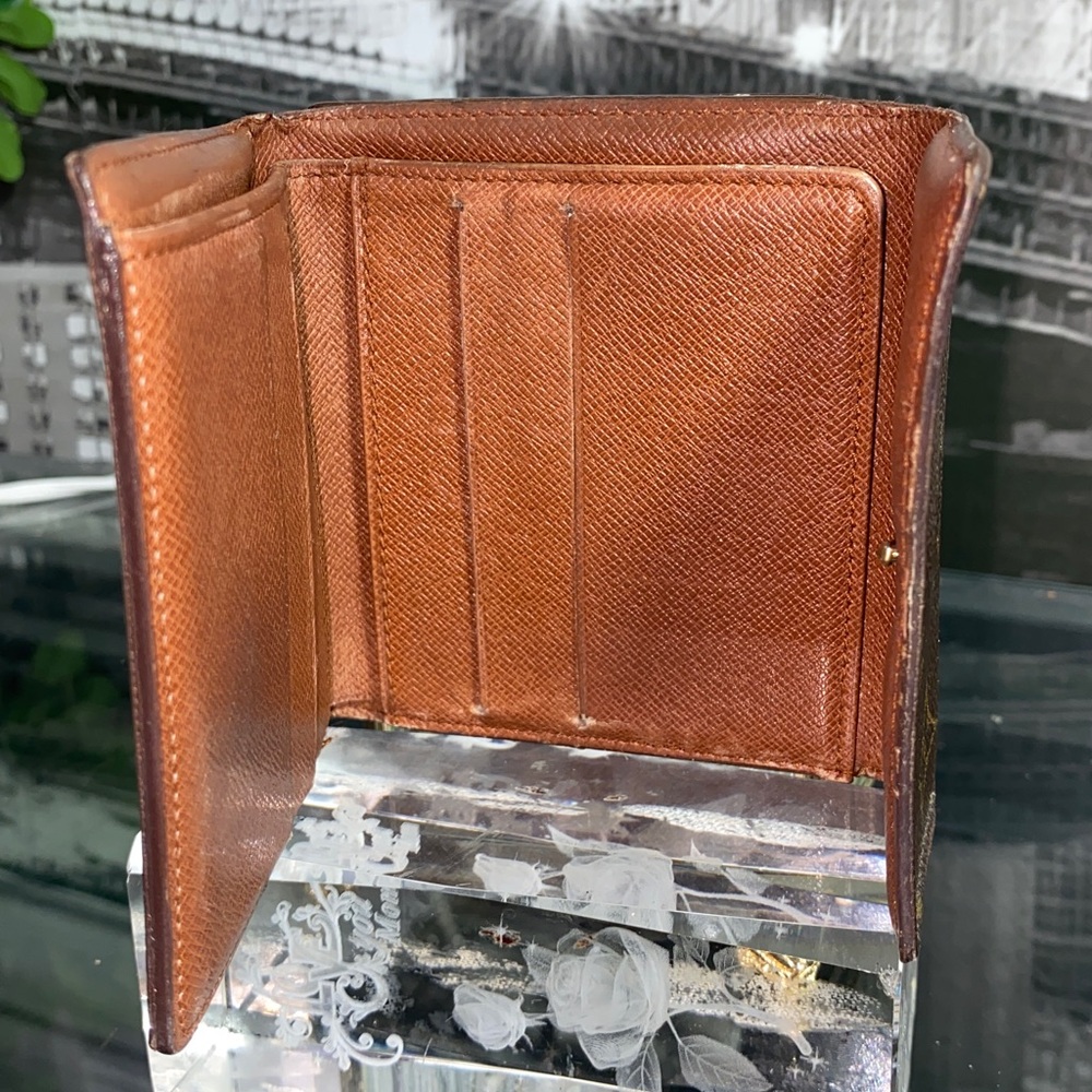 Authentic Vintage Louis Vuitton Monogram Elise Wallet - Picture 10 of 16